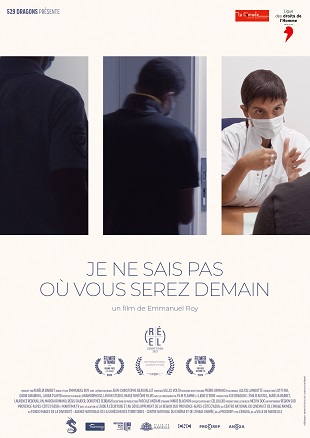 Affiche représentant un homme de profil et une infirmière masquée de face